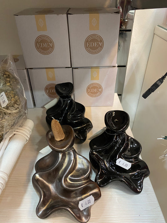Bruciatore d'Incenso "Backflow" – Design Scultoreo e Rilassante