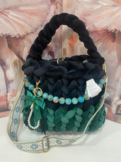 Borsa "Marshmallow" Bicolor Nera e Verde Smeraldo - Lusso Soffice a Trecce 💚