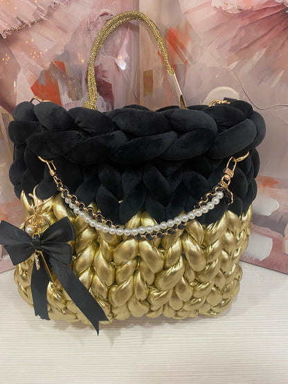 Borsa "Marshmallow" Nera e oro- Eleganza, regalità e Morbidezza