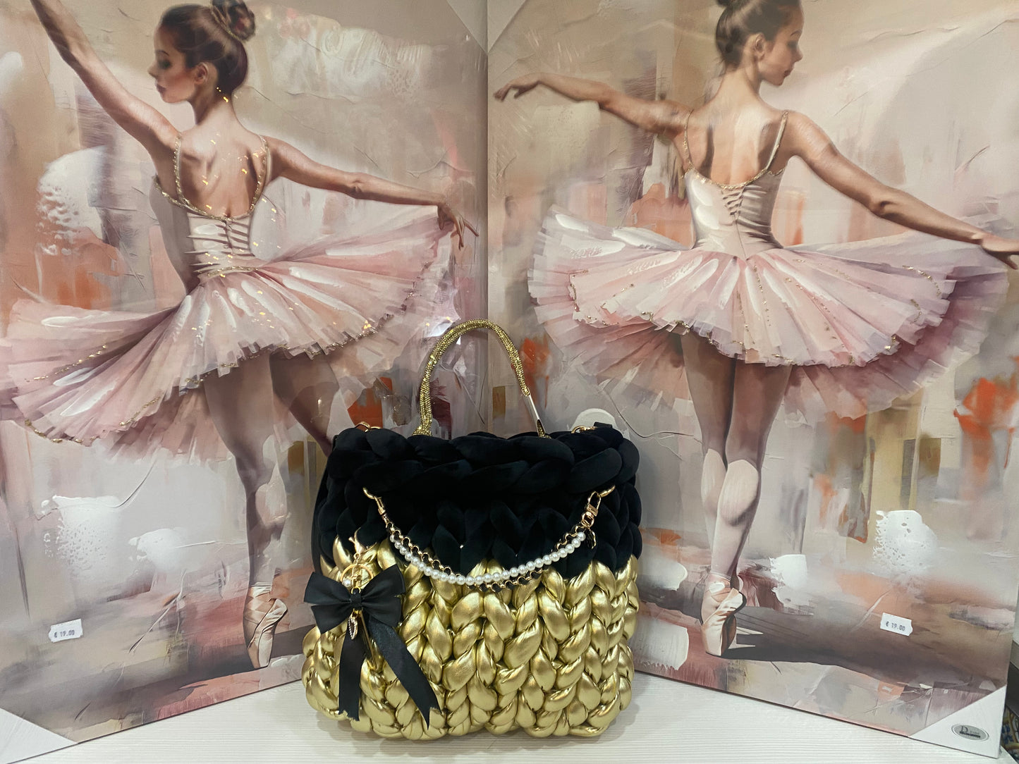 Borsa "Marshmallow" Nera e oro- Eleganza, regalità e Morbidezza