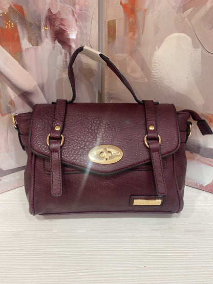 Borsa a Mano Nera Charro "Classic Chic" - Dettagli Dorati 🌟