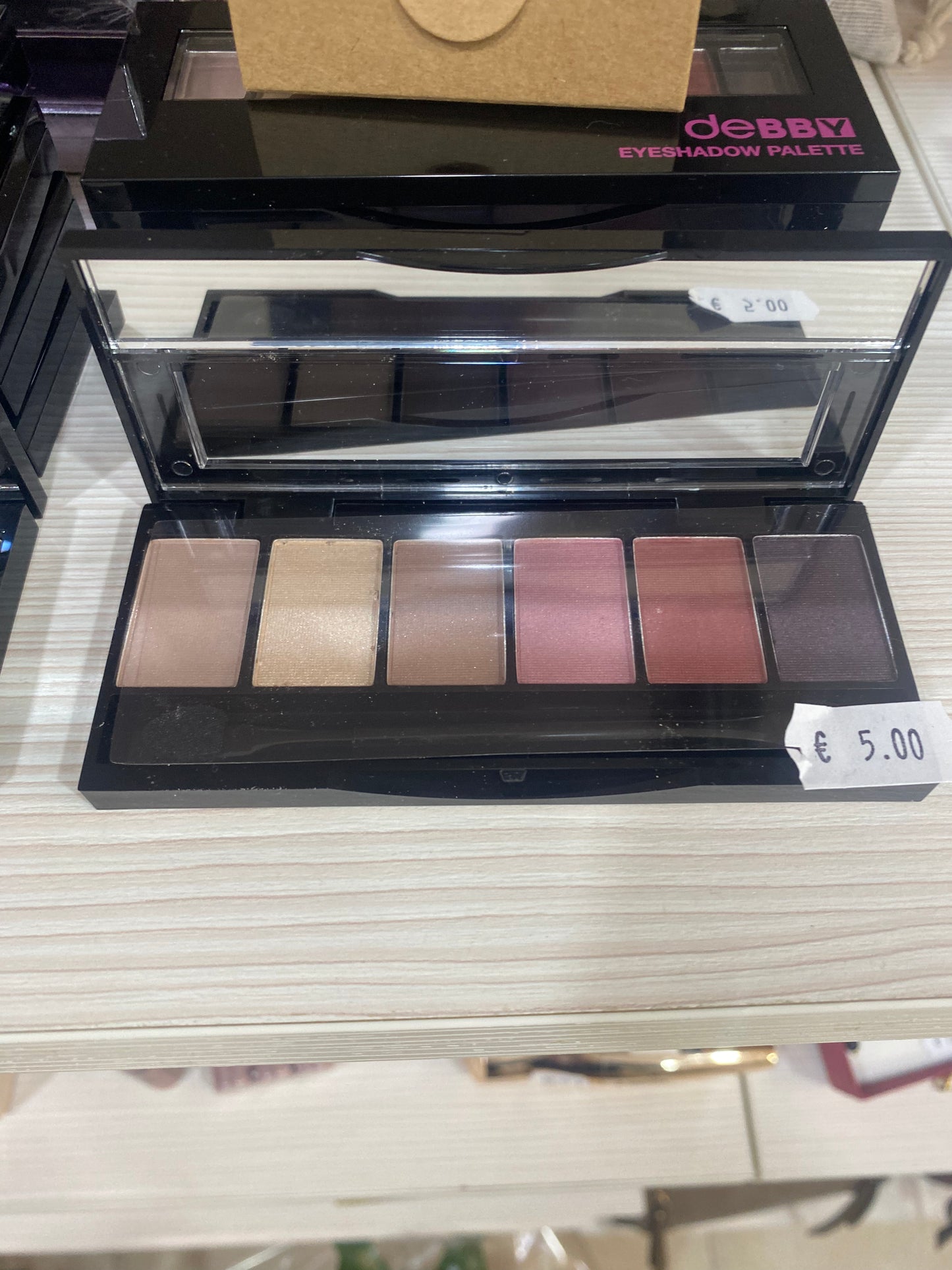 Palette Ombretti Debby - Nude Essenziali e Tonalità Satinate 🤎