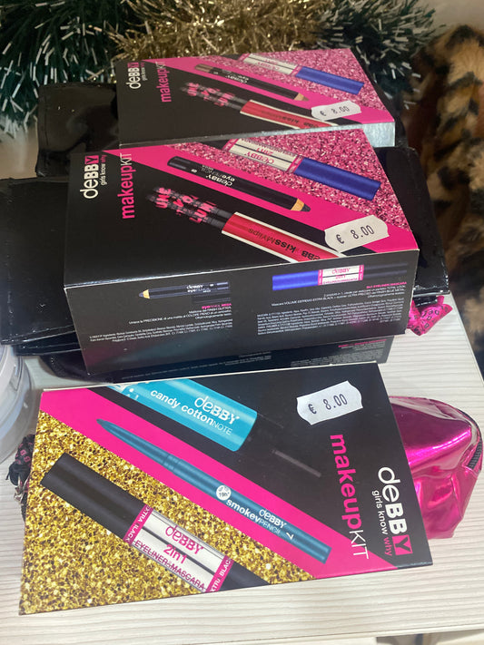 Makeup Kit Debby - "Girls Know Why" (Only € 8.00!) 💖