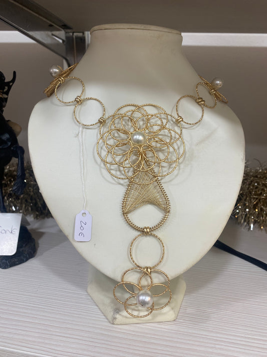 Collana Statement in Filigrana Dorata e Perle - Eleganza Unica ✨